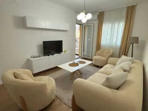 Izdavanje, jednosoban stan, 45m², Pobrežje, Podgorica - image 1