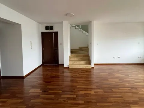 Prodaja, četvorosoban stan, 220m², Preko Morače, Podgorica - image 11