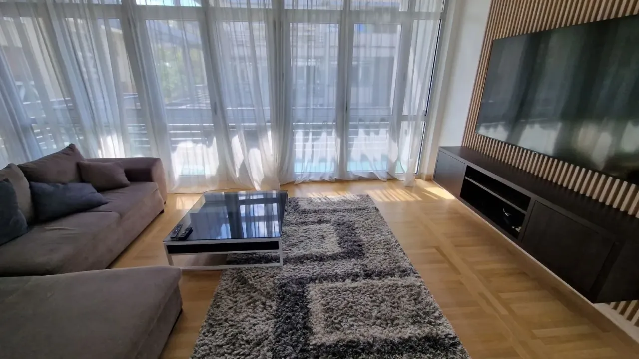 Izdavanje, četvorosoban stan, 148m², Savski Venac, Beograd