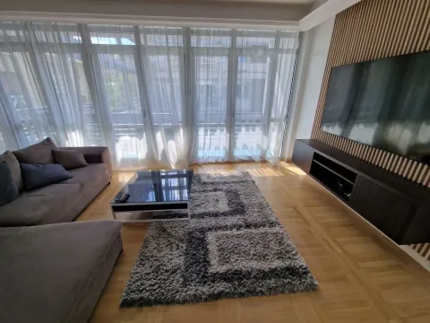 Izdavanje, četvorosoban stan, 148m², Savski Venac, Beograd - image 1