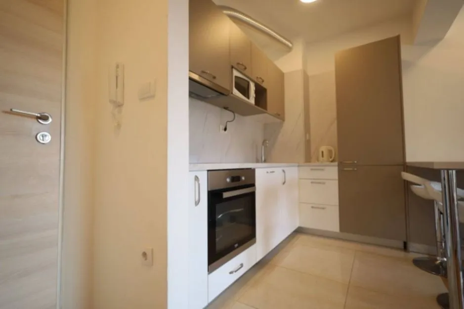 Stan-na-dan, garsonjera, 36m², Bečići, Budva