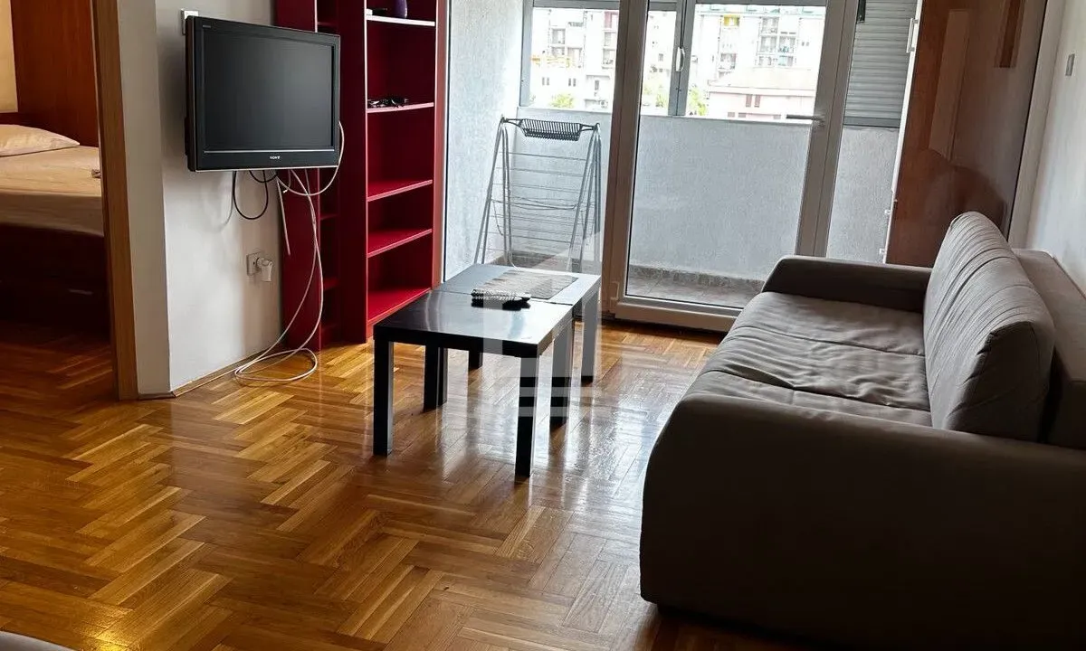 Izdavanje, jednosoban stan, 50m², City Kvart, Podgorica