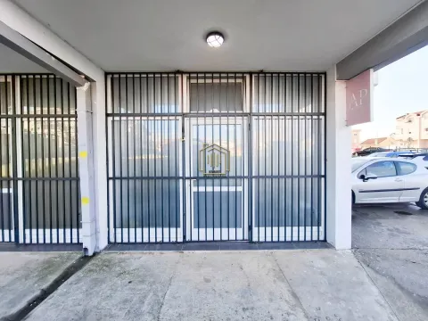 Rent, office space, 22m², Stari Aerodrom, Podgorica - image 1