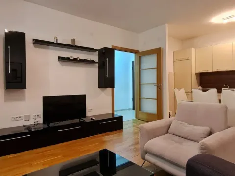 Izdavanje, stan, 68m², City Kvart, Podgorica - image 11