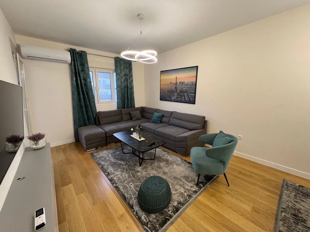 Izdavanje, jednosoban stan, 50m², Central Point, Podgorica