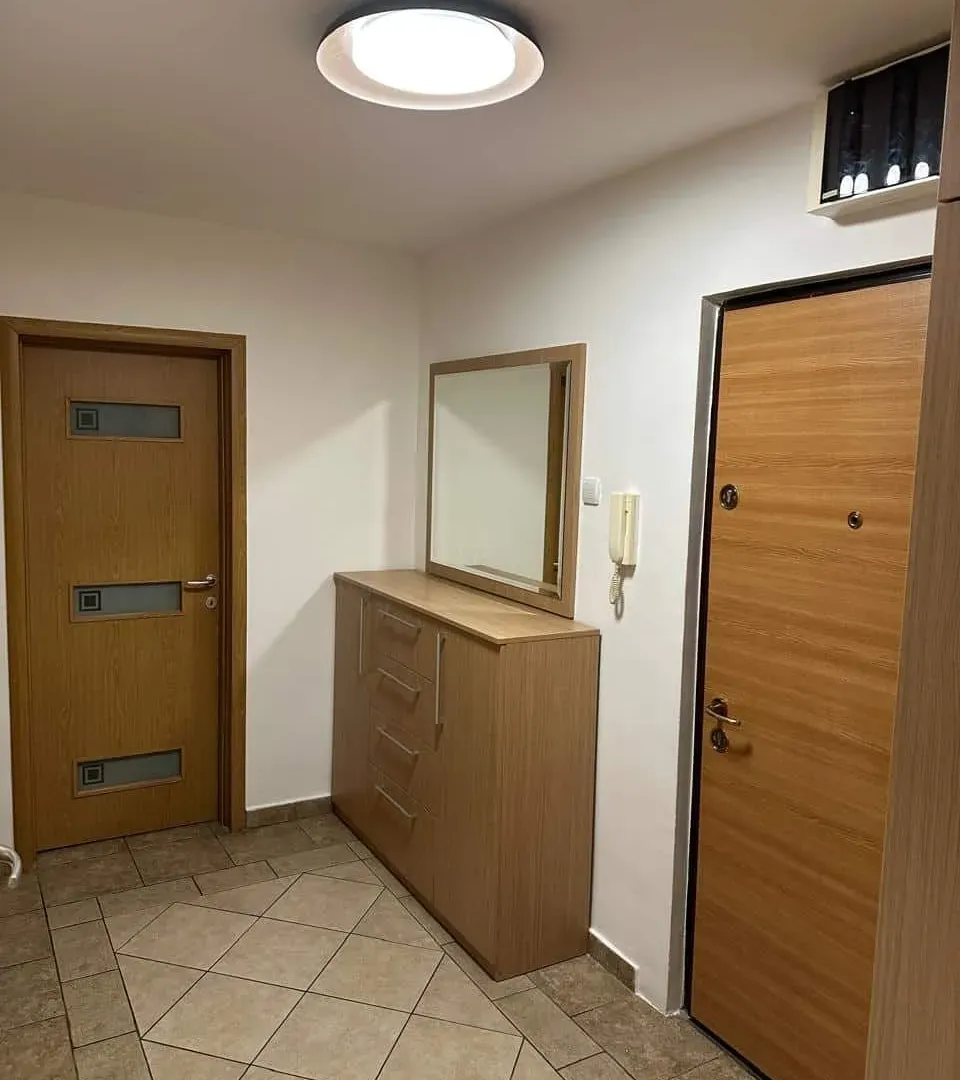 Izdavanje, dvosoban stan, 80m², Momišići, Podgorica