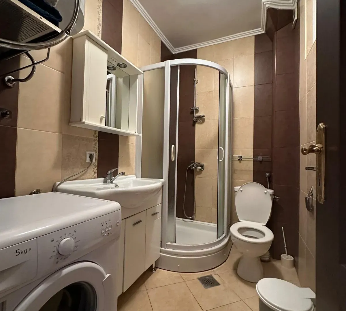 Izdavanje, dvosoban stan, 75m², Centar, Tivat