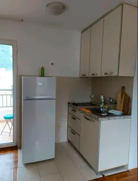 Rent, one bedroom apartment, 40m², Velji Vinogradi, Budva - image 9