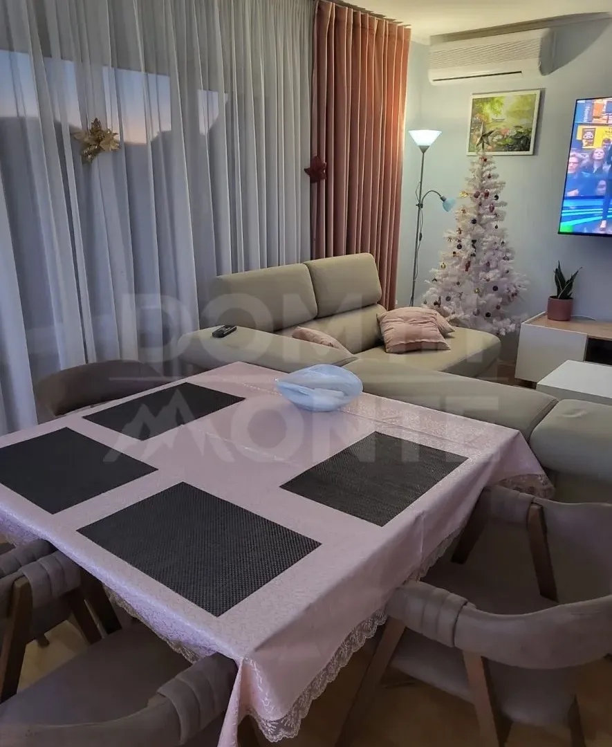 Prodaja, trosoban stan, 110m², Centar, Tivat