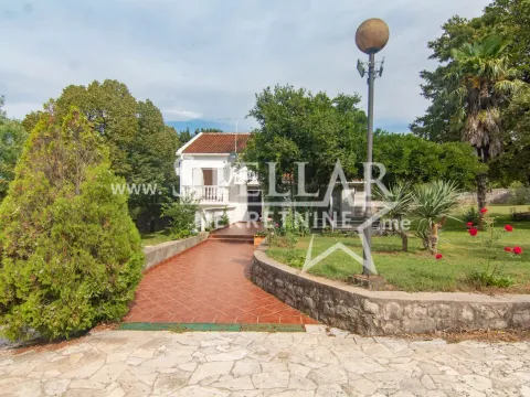 Rent, house, 250m², Mareza, Podgorica - image 1