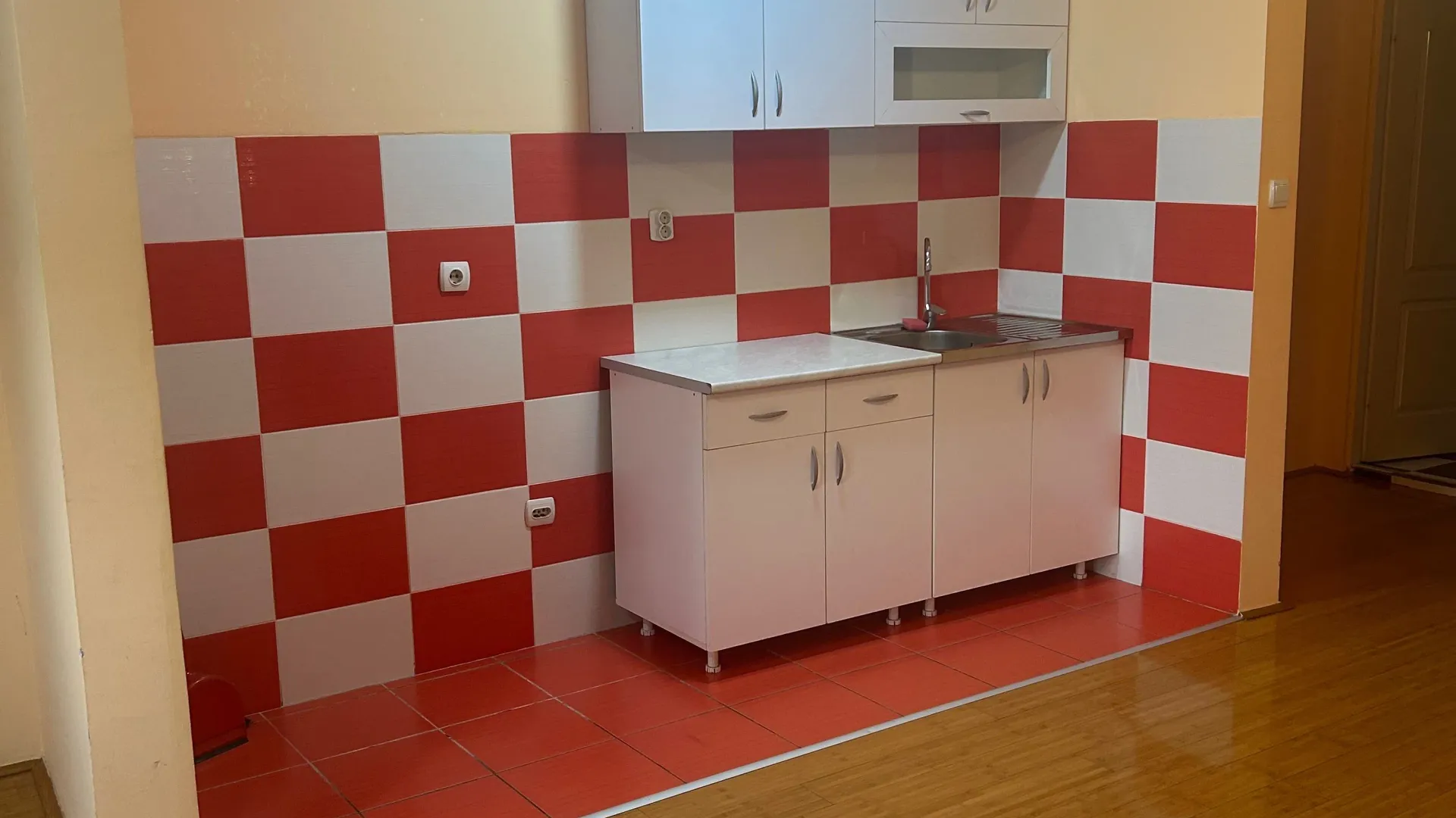 Rent, three bedroom apartment, 62m², Višnjica, Palilula Sve Podlokacije