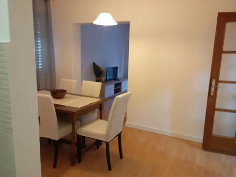 Izdavanje, dvosoban stan, 80m², Đenovići, Herceg Novi - image 7