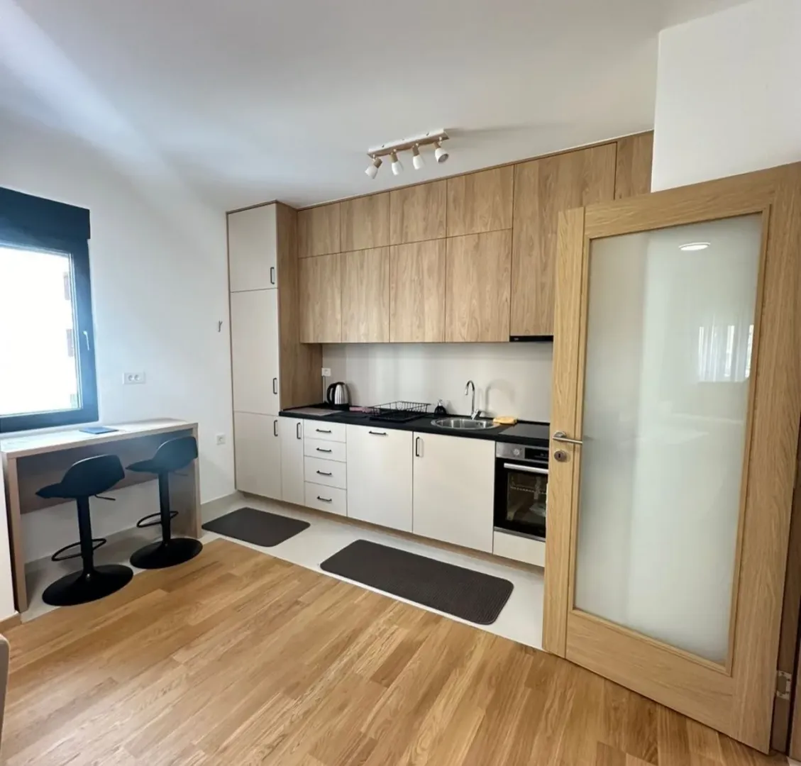 Modern kitchen with wooden elements and a dining bar.