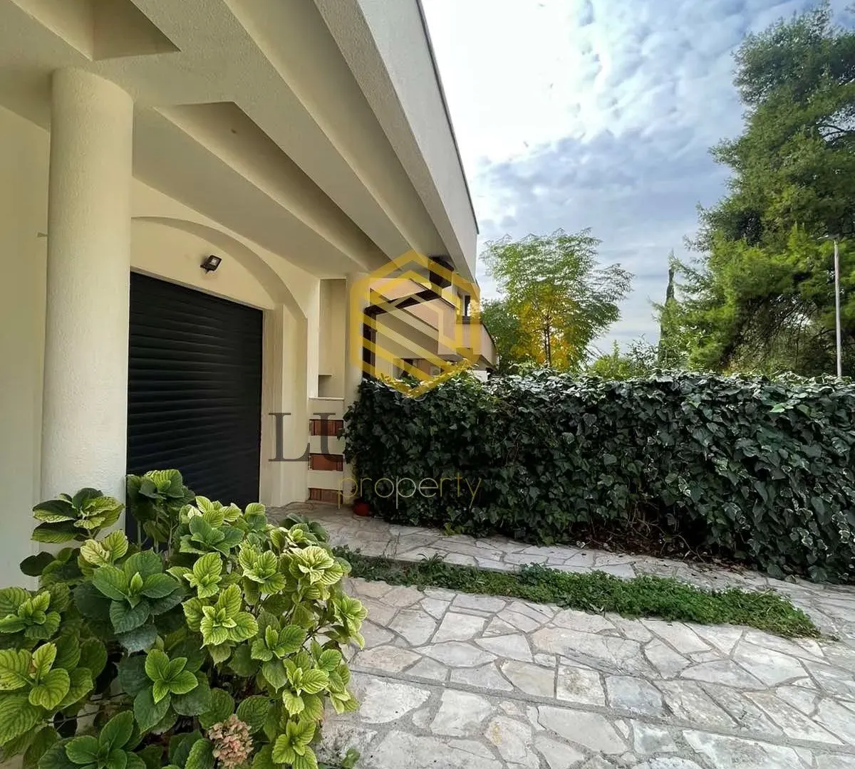 Rent, house, 280m², Gorica C, Podgorica