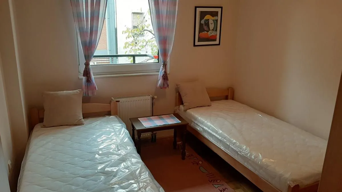 Izdavanje, jednosoban stan, 37m², Centar, Novi Sad