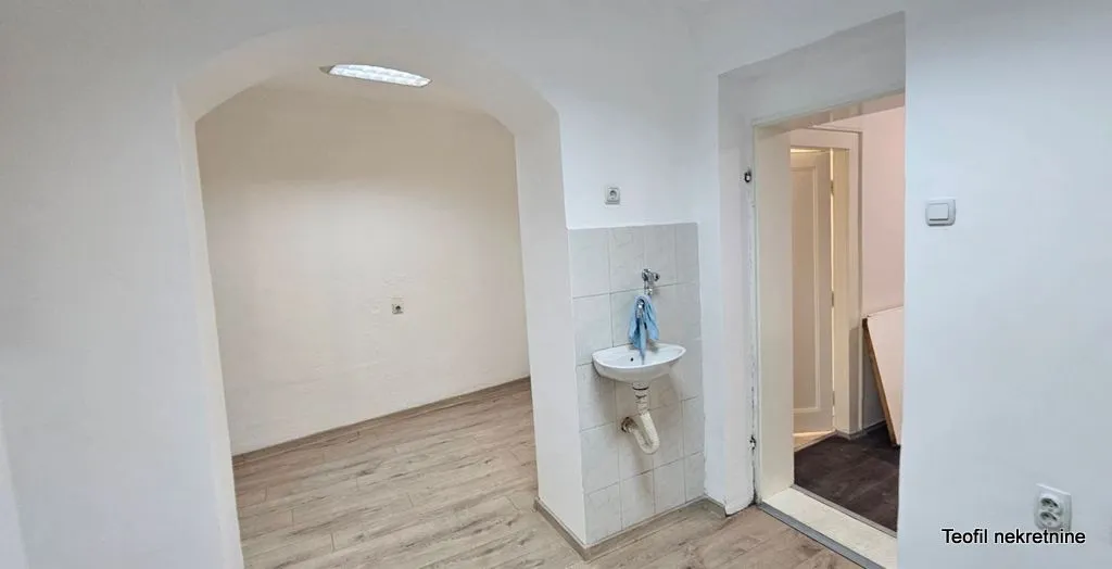 Sale, three bedroom apartment, 60m², Vračar, Šid