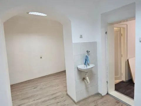 Sale, three bedroom apartment, 60m², Vračar, Šid - image 10