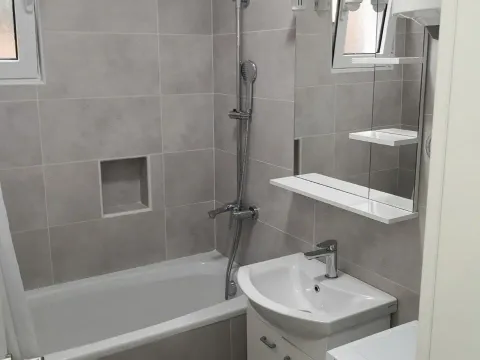 Izdavanje, dvosoban stan, 72m², Centar, Tivat - image 6