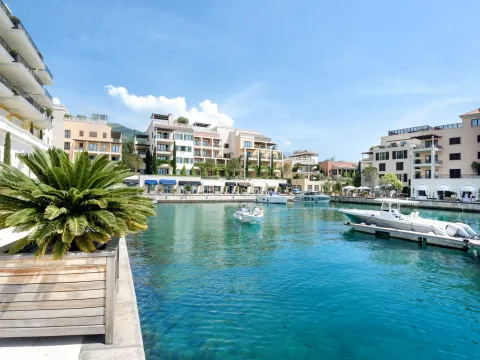 Izdavanje, trosoban stan, 223m², Porto Montenegro, Tivat - image 17