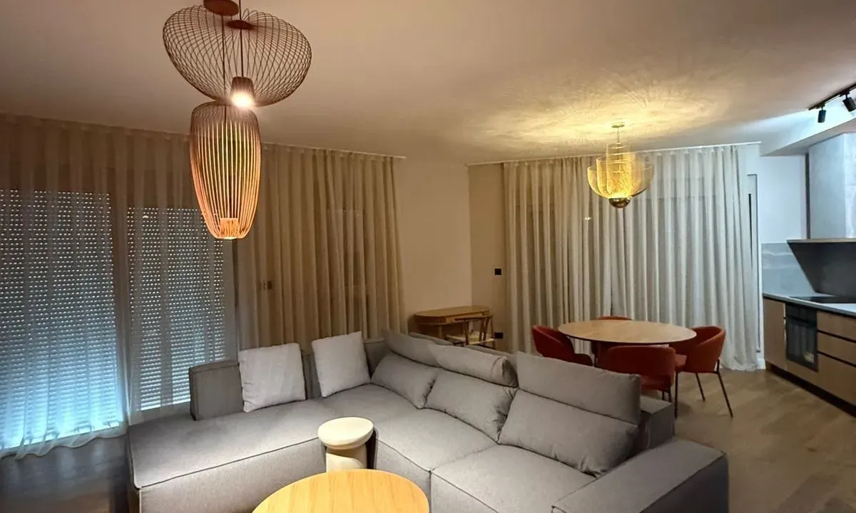 Izdavanje, dvosoban stan, 83m², Tripovići, Tivat