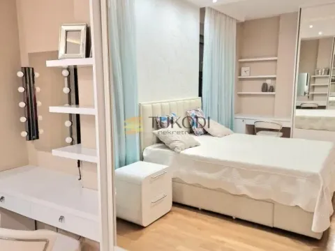 Izdavanje, trosoban stan, 101m², Centar, Novi Sad - image 20