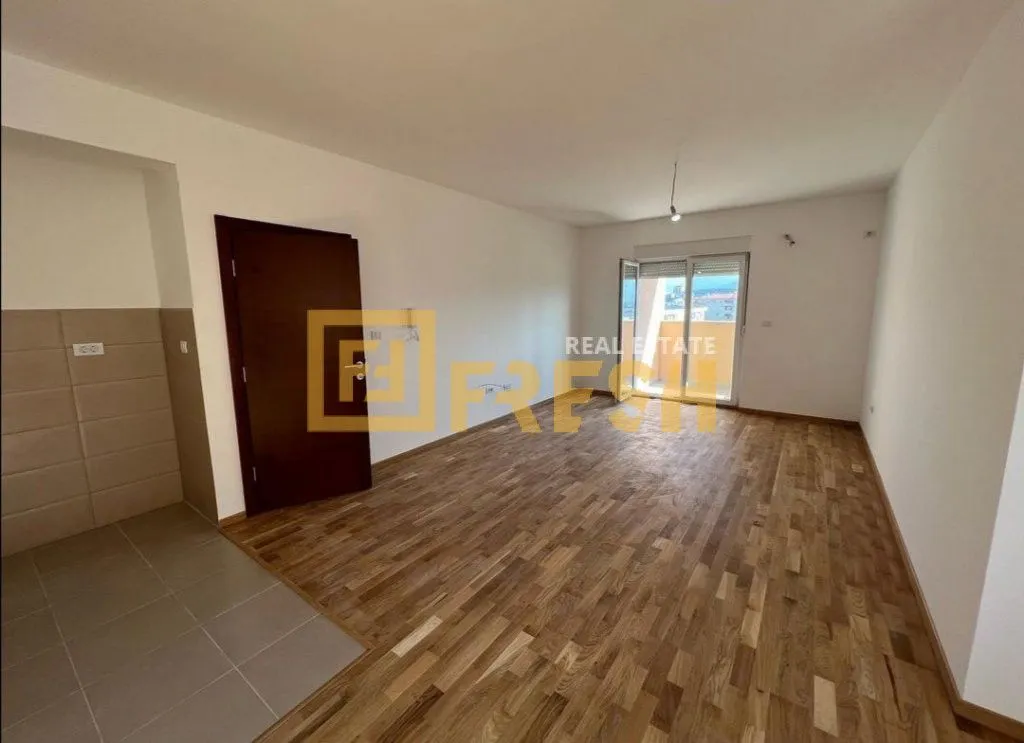 Izdavanje, dvosoban stan, 74m², Tuški Put, Podgorica