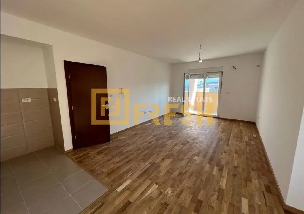 Izdavanje, dvosoban stan, 74m², Tuški Put, Podgorica