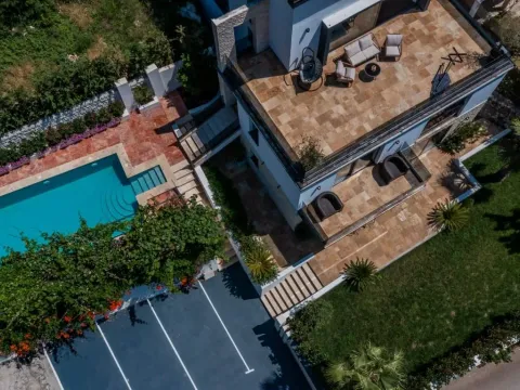 Rent, house, 310m², Budva okolina, Budva - image 1