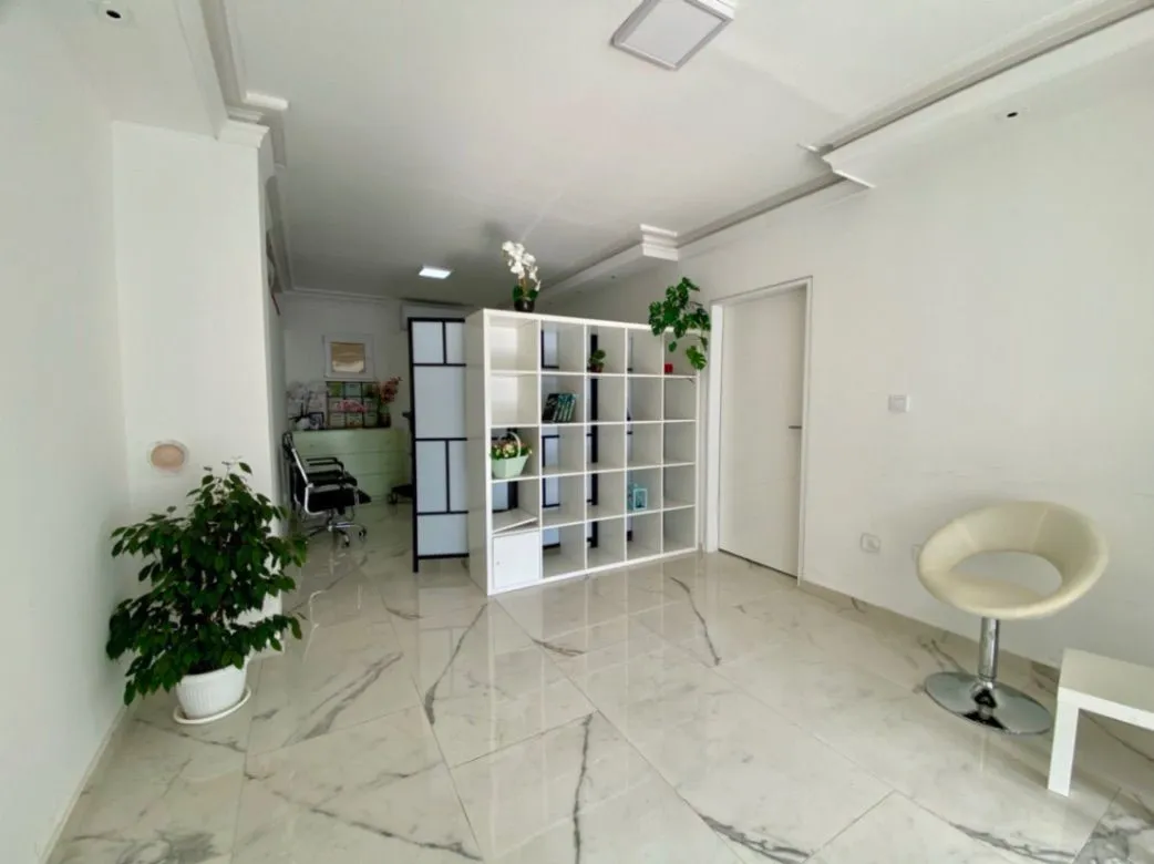 Izdavanje, poslovni prostor, 80m², Centar, Bar