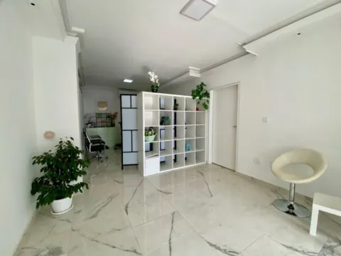 Izdavanje, poslovni prostor, 80m², Centar, Bar - image 1