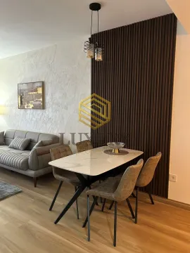 Dnevni boravak sa trpezarijom i modernim namještajem. - image 13