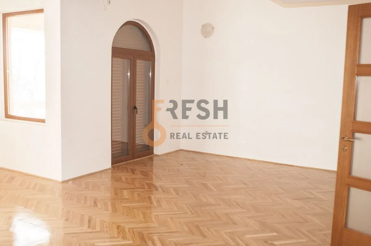 Prodaja, kuća, 397m², Ostalo, Podgorica