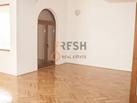 Sale, house, 397m², Ostalo, Podgorica - image 19