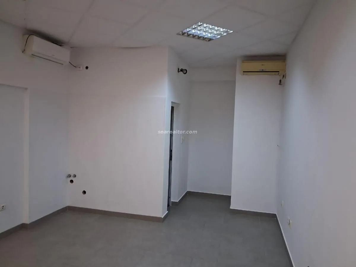 Rent, office space, 30m², Dobrota, Kotor