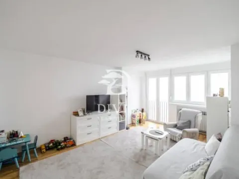 Prodaja, dvosoban stan, 58m², Zemun Kej, Zemun Sve Podlokacije - image 3