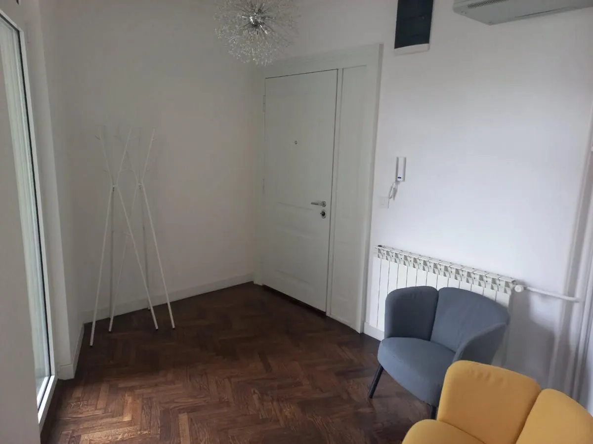 Izdavanje, četvorosoban stan, 112m², Kalenić Pijaca, Vračar Sve Podlokacije