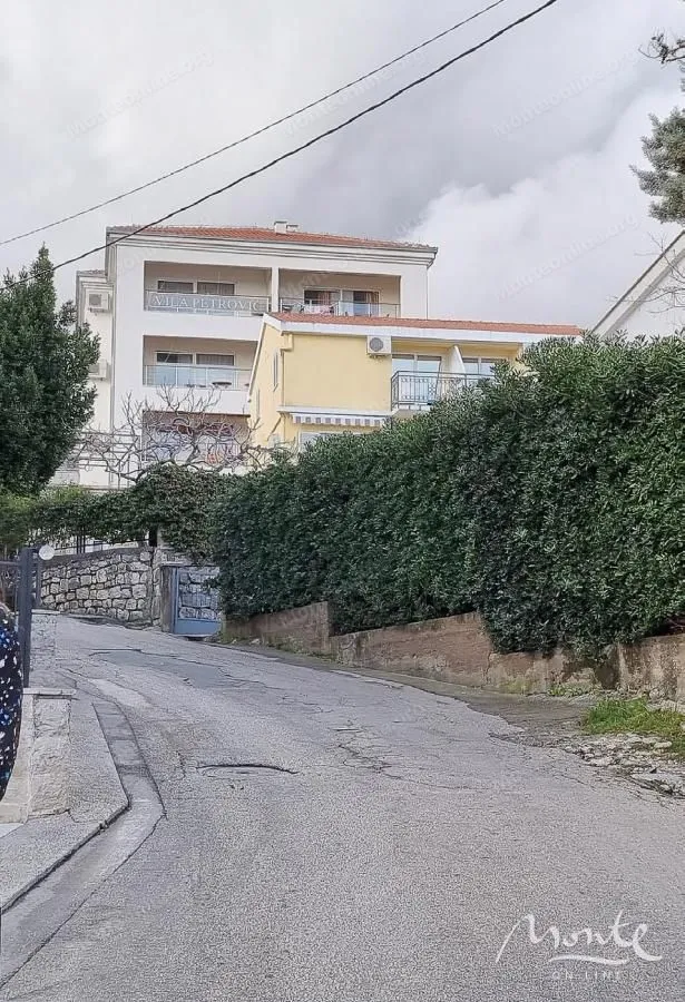Sale, office space, 950m², Bečići, Budva