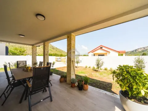 Prodaja, kuća, 130m², Tološi, Podgorica - image 9