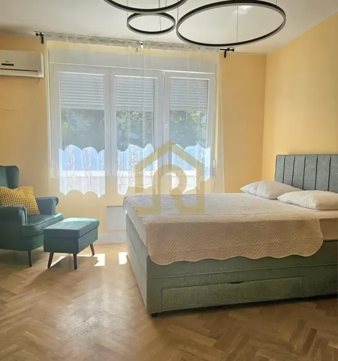 Izdavanje, garsonjera, 29m², Stari Grad, Beograd