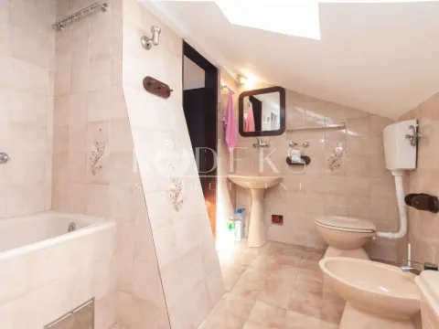 Izdavanje, trosoban stan, 56m², Centar, Podgorica - image 10