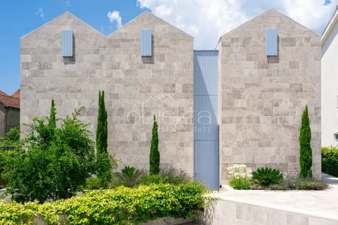 Rent, house, 127m², Tivat, Crna Gora - image 3