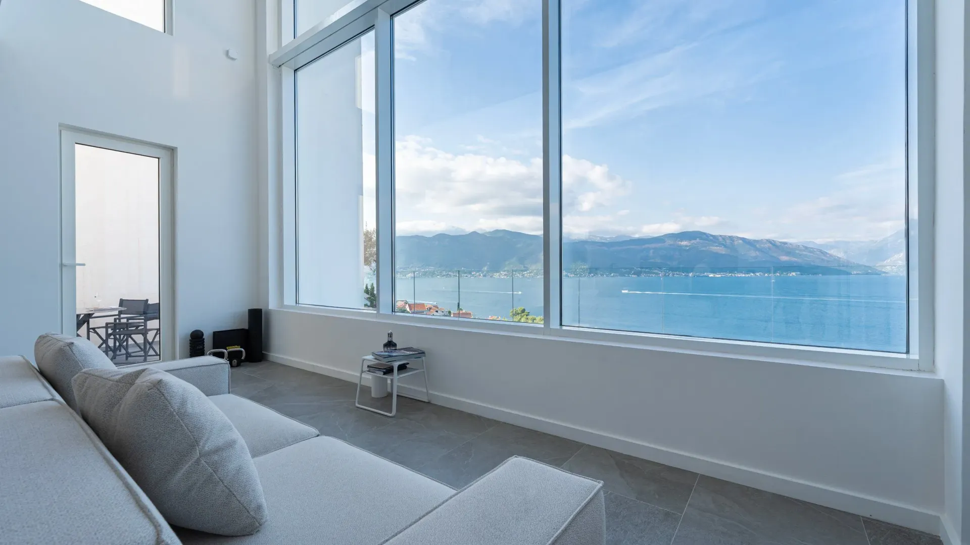 Rent, one bedroom apartment, 68m², Krašići, Tivat