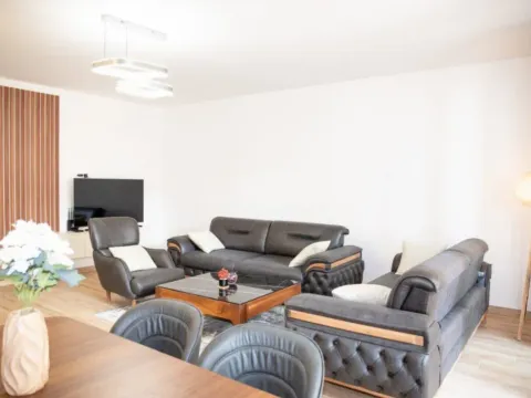 Izdavanje, dvosoban stan, 90m², Rafailovići, Budva - image 9