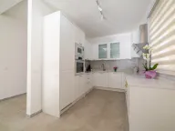 Izdavanje, kuća, 315m², Tivat, Crna Gora - image 15