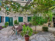 Sale, house, 250m², Kotor, Crna Gora - image 2