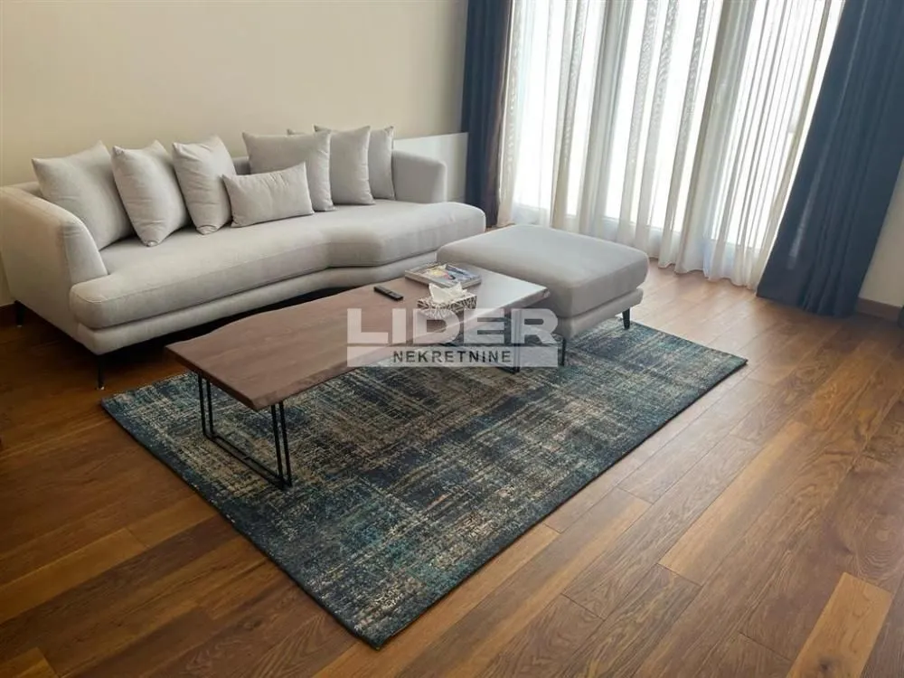 Izdavanje, trosoban stan, 75m², Čubura, Beograd