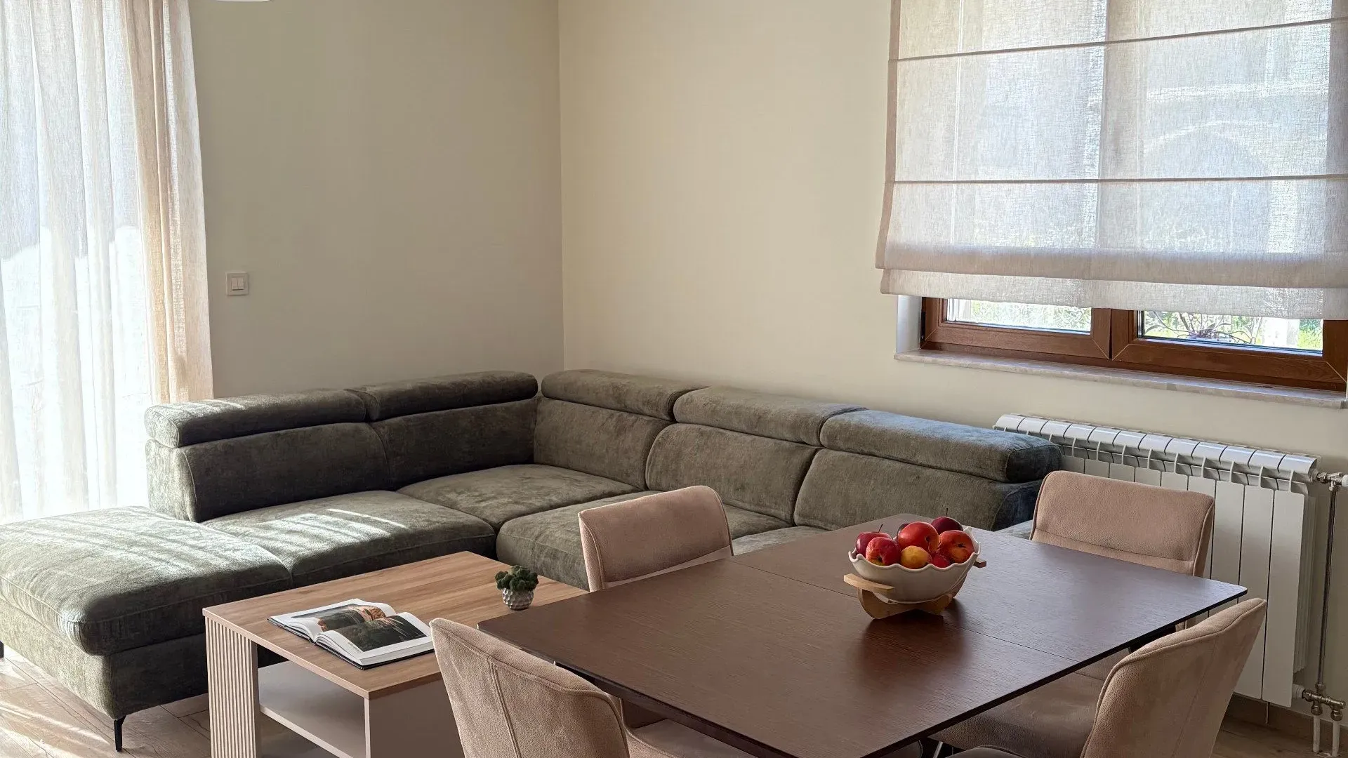 Izdavanje, jednosoban stan, 50m², Tivat, Crna Gora