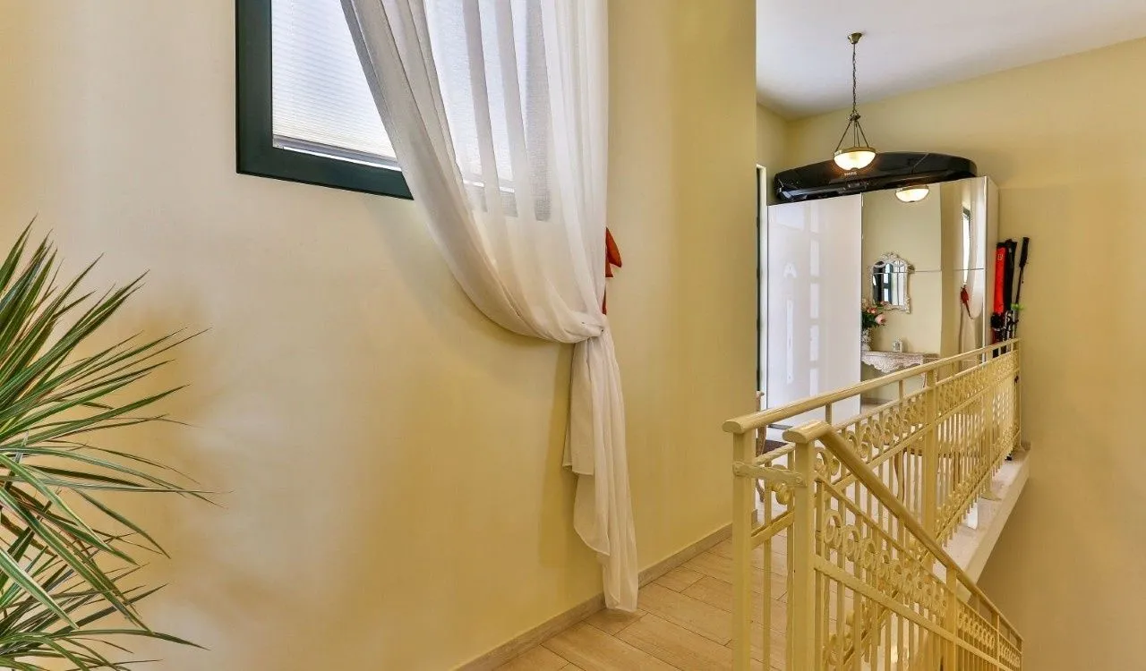 Prodaja, kuća, 240m², Donja Lastva, Tivat