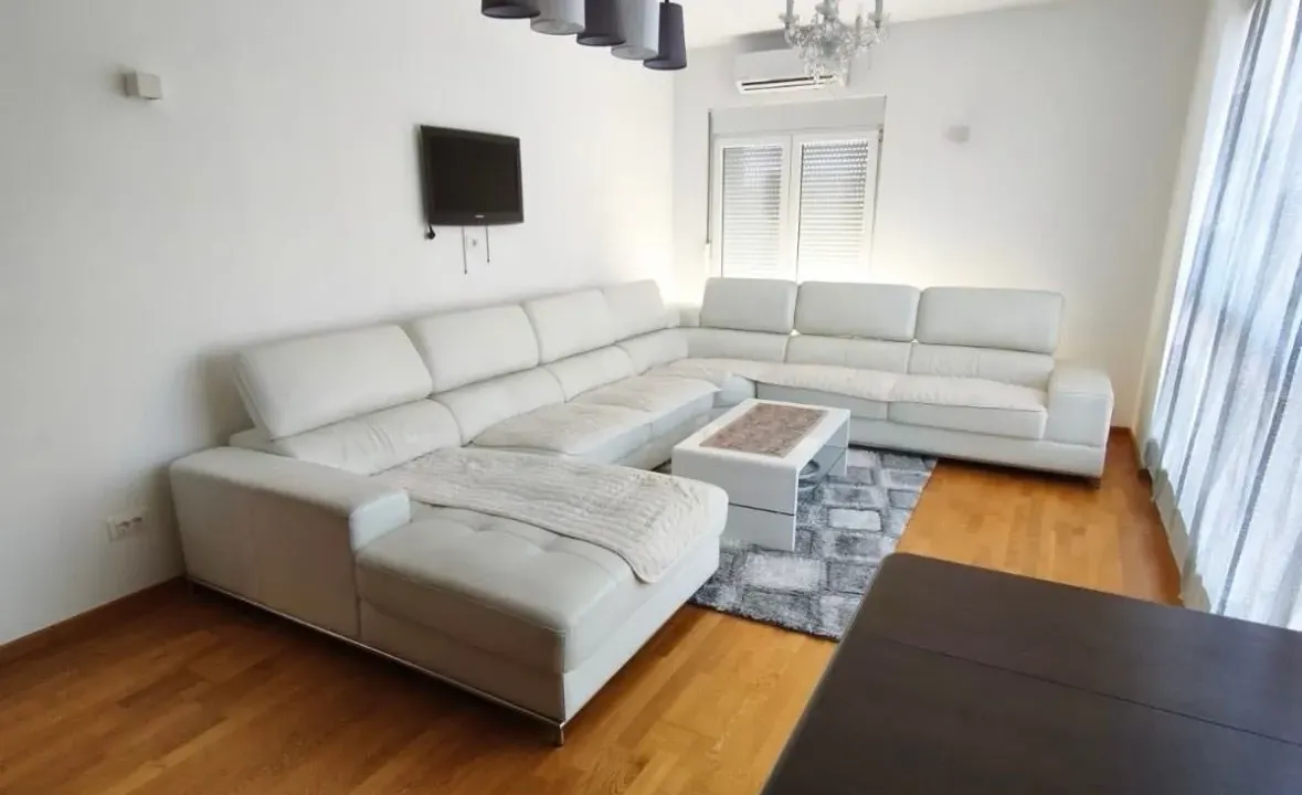 Izdavanje, dvosoban stan, 65m², Stari Aerodrom, Podgorica