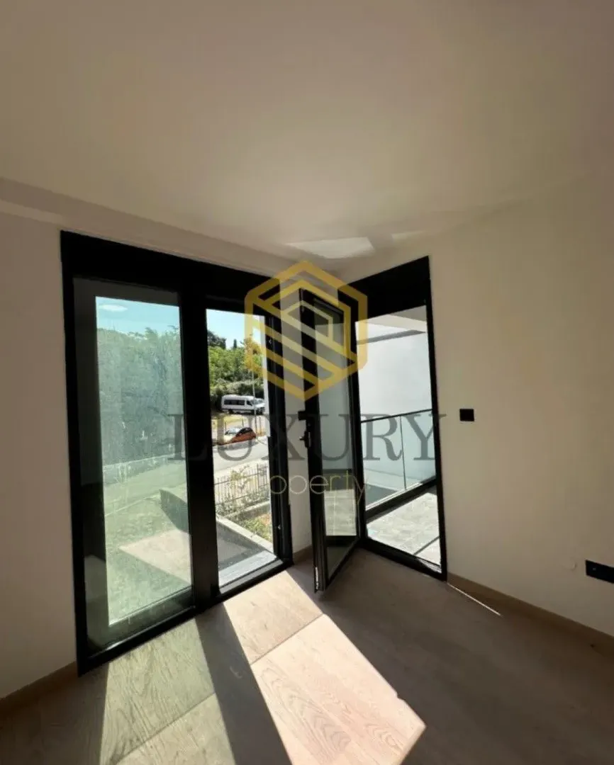 Izdavanje, trosoban stan, 111m², Zagorič, Podgorica